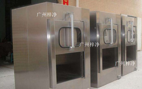 層流傳遞窗主要是用在生物潔凈區(qū)作為物品的傳遞,主要應(yīng)用場所:生物制藥,科研單位,疾控中心,大型醫(yī)院,大學(xué)科研,生物潔凈及應(yīng)用的各種潔凈區(qū)。