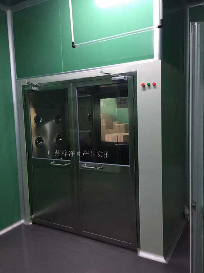 風淋室(又名空氣浴塵室、風淋房、風淋門、空氣吹淋室、AIR SHOWER,風淋設備,風淋機之類) 風淋室(又名空氣浴塵室、風淋房、風淋門、空氣吹淋室、AIR SHOWER,風淋設備,風淋機之類)