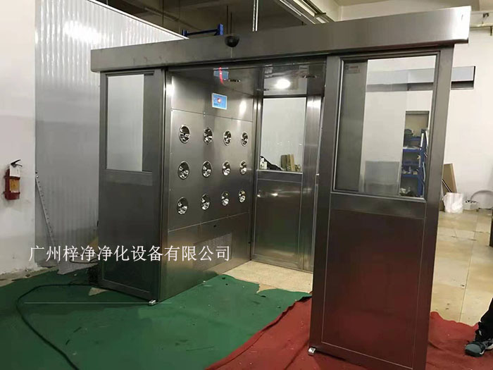 貨淋室是人員和貨物進入潔凈室所必需的通道，它可以減少貨物進出潔凈室所帶來的污染問題。