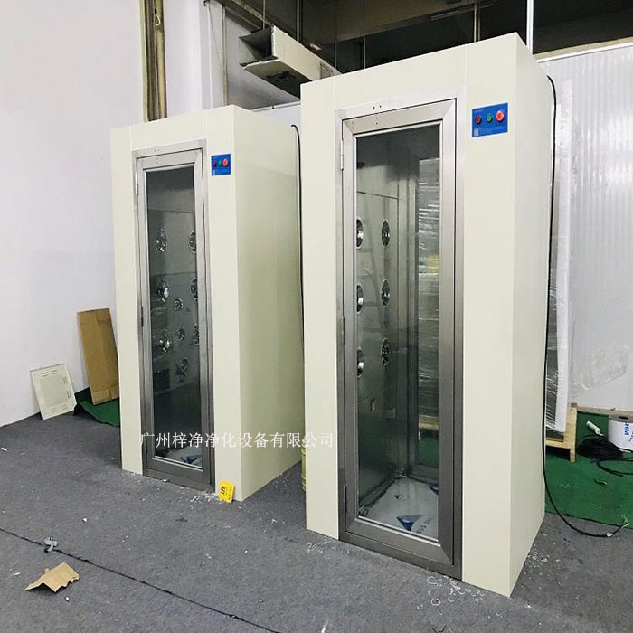 風淋室通道是潔凈室、實驗室中必不可少的潔凈配套設備