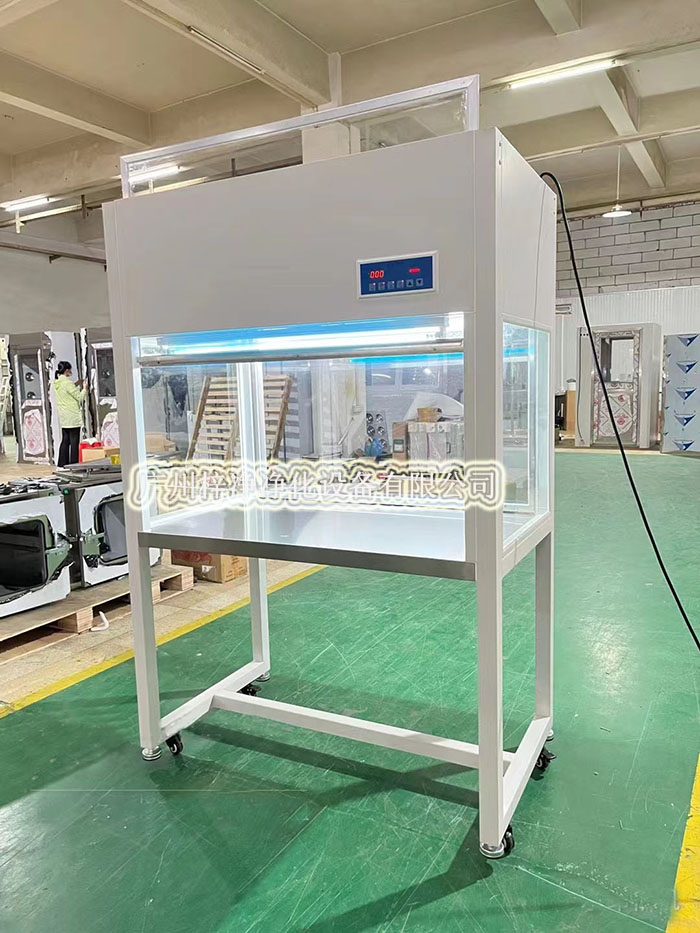 超凈工作臺通過高效過濾器提供單向或垂直單向氣流，形成局部潔凈區(qū)。