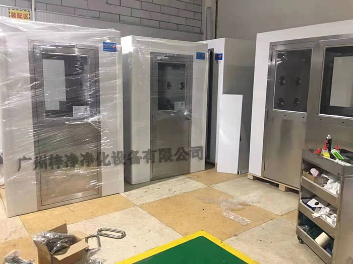 風(fēng)淋室的類型繁多,不同類型的風(fēng)淋室適用于不同的場(chǎng)合和需求 風(fēng)淋室的類型繁多,不同類型的風(fēng)淋室適用于不同的場(chǎng)合和需求