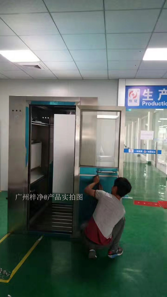 風(fēng)淋室安裝現(xiàn)場實拍圖