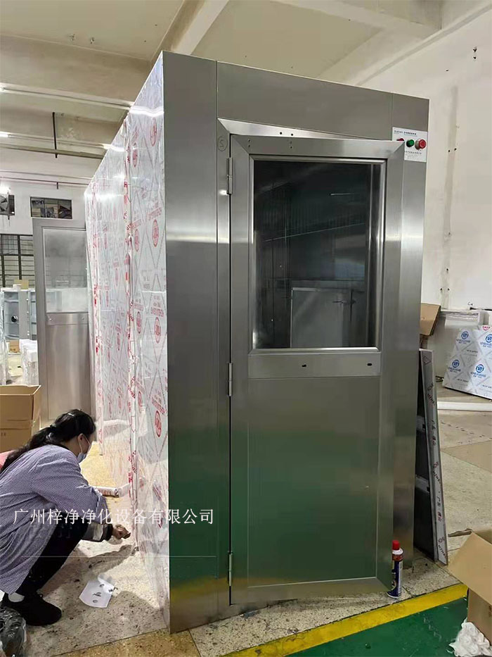 風淋室應設置在潔凈車間的主要入口